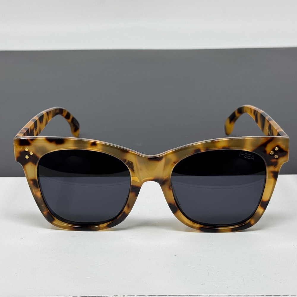 I-Sea Stevie Sunglasses some sctatches i sea